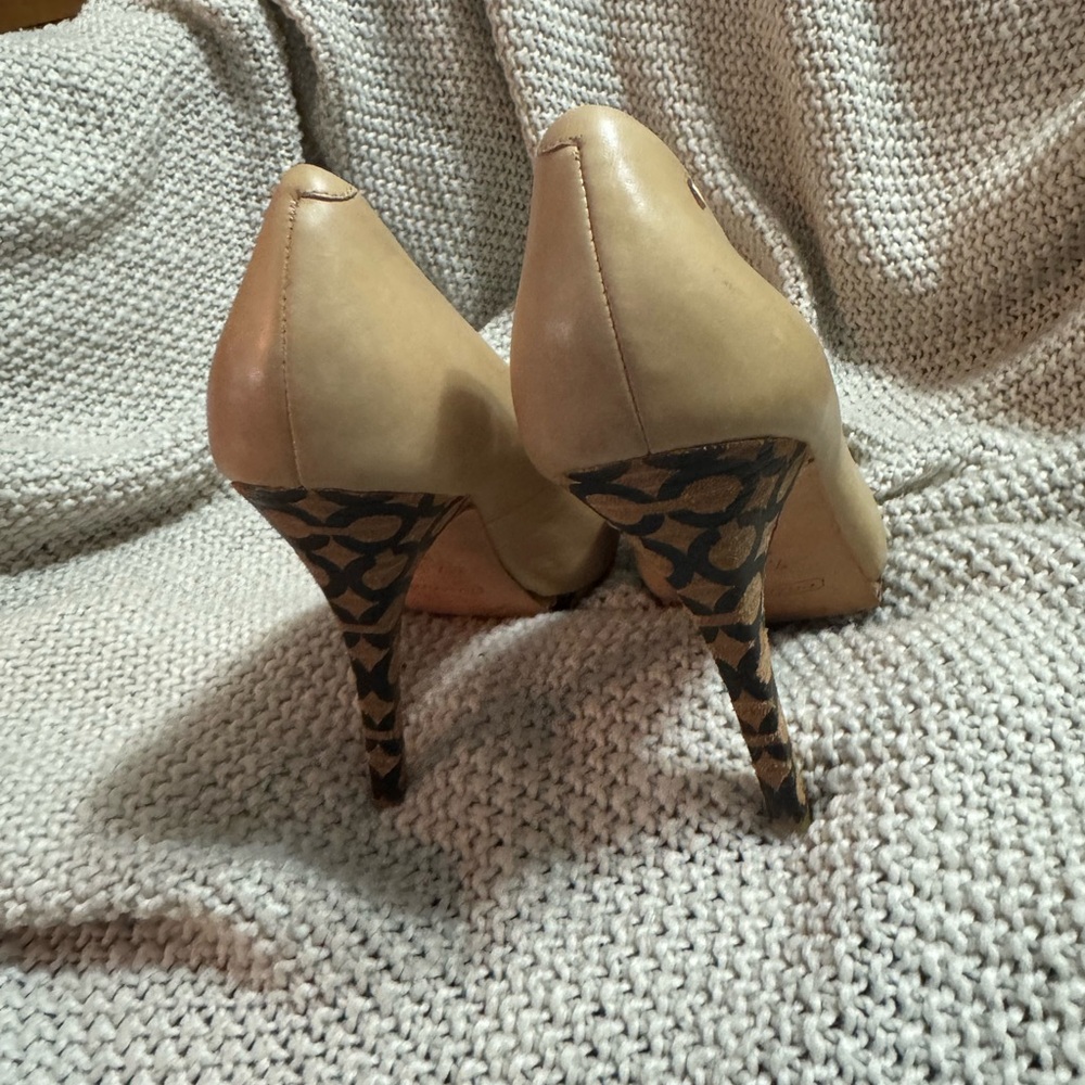 Coach Alexa Soft Calf Pumps Tan, Size 7.5 - Picture 3 of 6